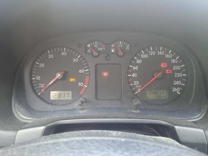 volkswagen bora berlina (1j2) del año 2001