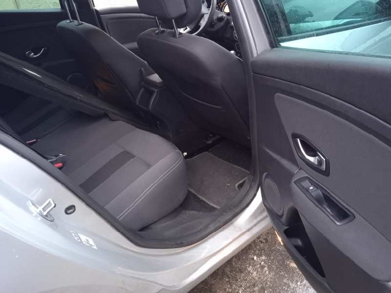 renault megane iii berlina 5 p del año 2010