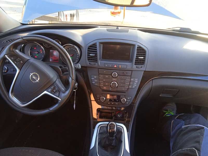 opel insignia berlina del año 2011