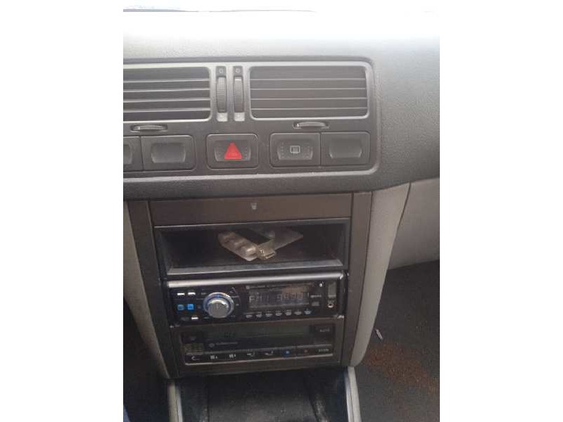 volkswagen bora berlina (1j2) del año 2001