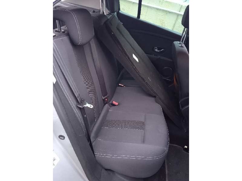 renault megane iii berlina 5 p del año 2010