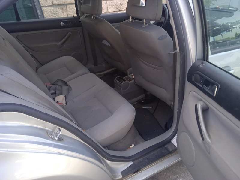 volkswagen bora berlina (1j2) del año 2001