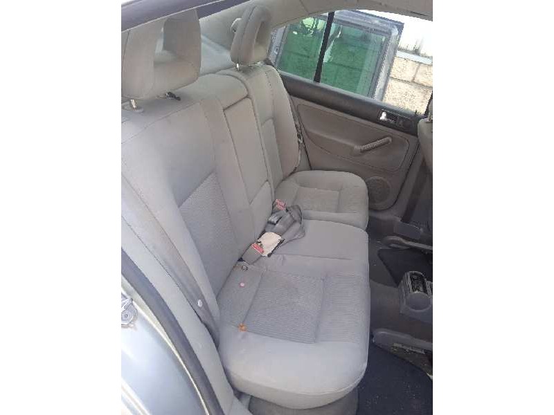 volkswagen bora berlina (1j2) del año 2001