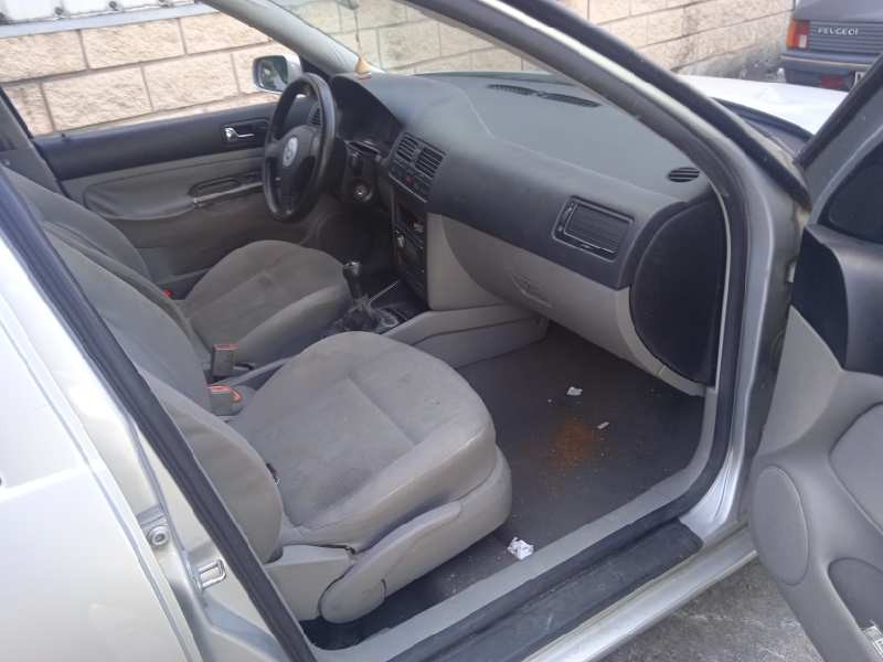 volkswagen bora berlina (1j2) del año 2001