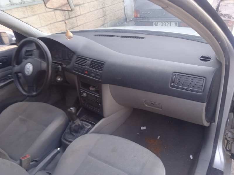 volkswagen bora berlina (1j2) del año 2001