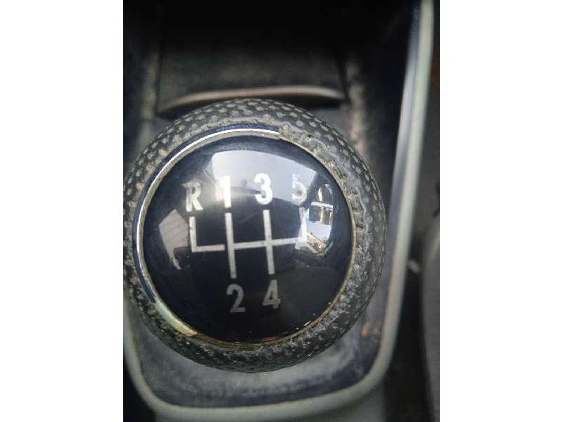 volkswagen bora berlina (1j2) del año 2001