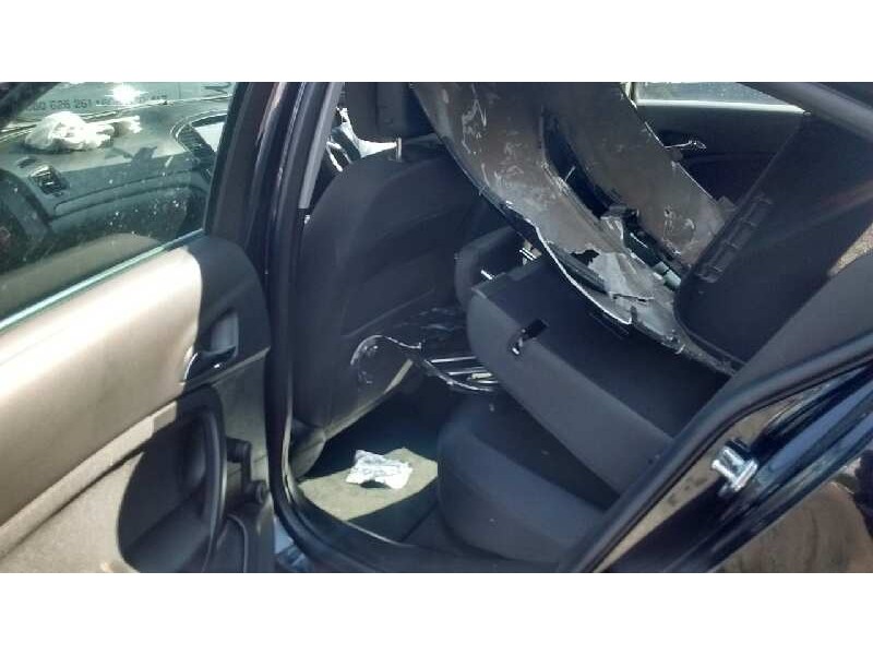 opel insignia berlina del año 2012