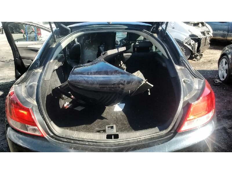 opel insignia berlina del año 2012