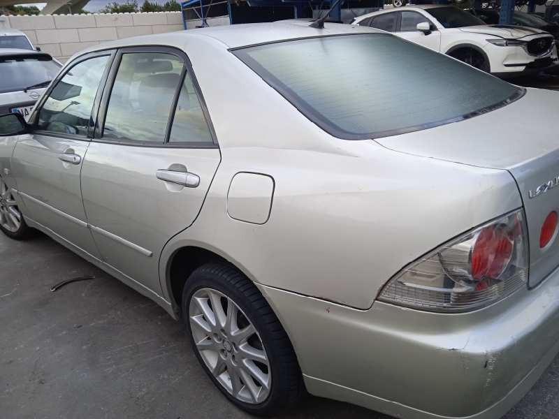 lexus is200 (gxe10) del año 2004