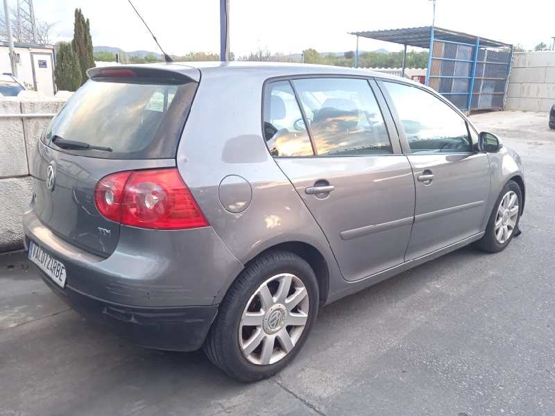 volkswagen golf v berlina (1k1) del año 2006