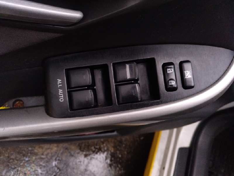 toyota prius (nhw30) del año 2011