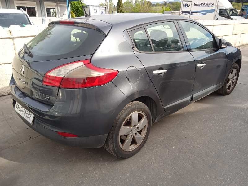 renault megane iii berlina 5 p del año 2010