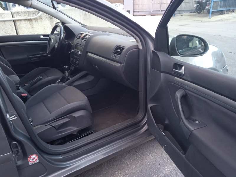 volkswagen golf v berlina (1k1) del año 2006