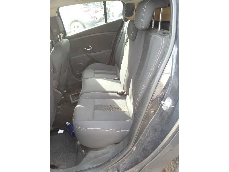 renault megane iii berlina 5 p del año 2010