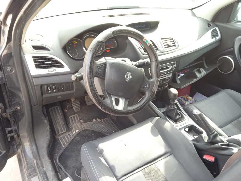 renault megane iii berlina 5 p del año 2010