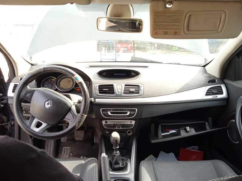 renault megane iii berlina 5 p del año 2010