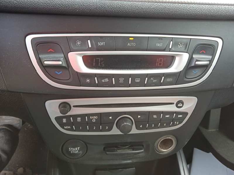 renault megane iii berlina 5 p del año 2010