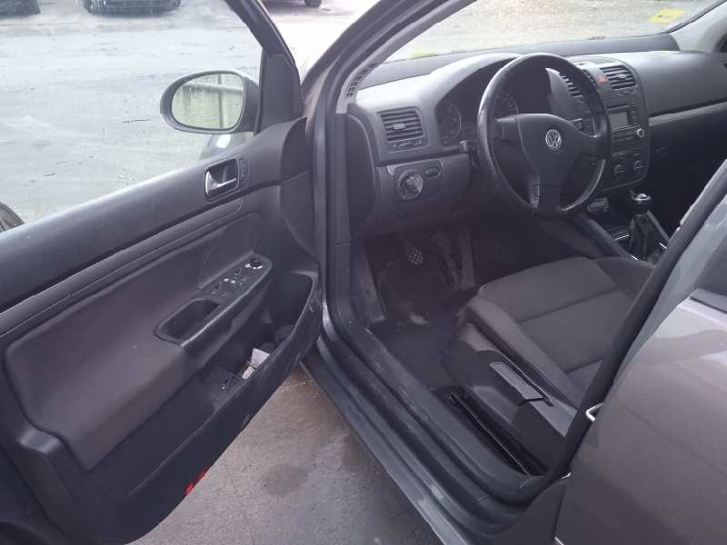 volkswagen golf v berlina (1k1) del año 2006