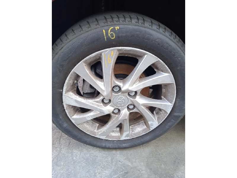 toyota auris del año 2017