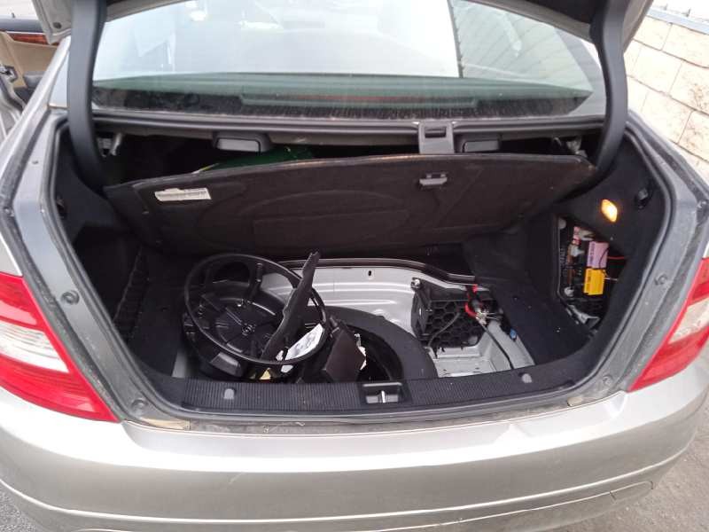 mercedes-benz clase c (w204) berlina del año 2007