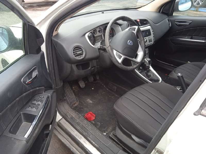 lancia delta (181) del año 2011