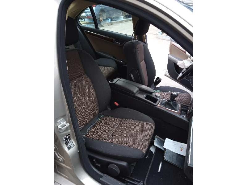 mercedes-benz clase c (w204) berlina del año 2007