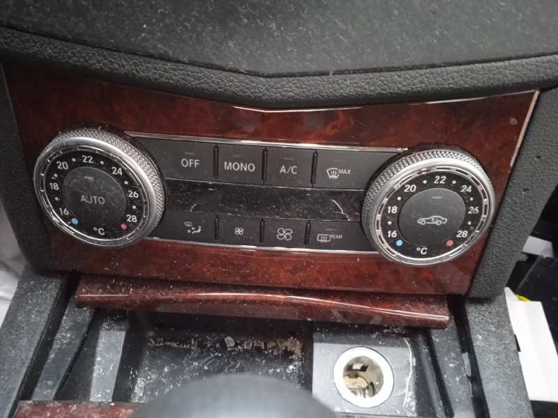 mercedes-benz clase c (w204) berlina del año 2007