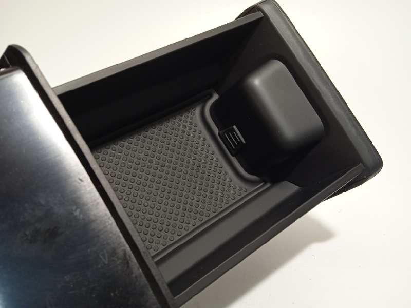 Recambio de consola central para volkswagen t-roc advance referencia OEM IAM 5TA86180182V  5TA861801