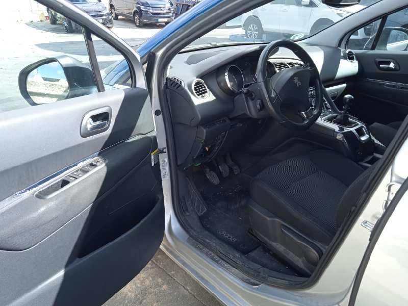 peugeot 5008 del año 2010