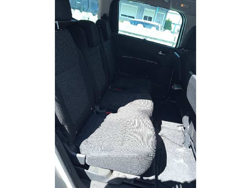 peugeot 5008 del año 2010