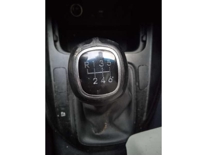 kia carens ( ) del año 2018