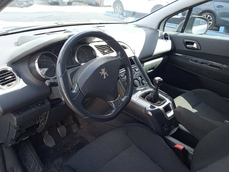 peugeot 5008 del año 2010