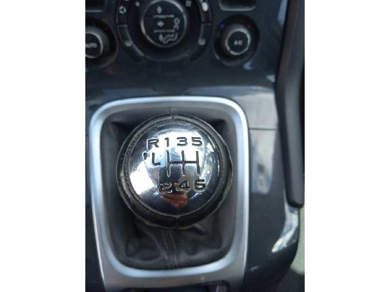 peugeot 5008 del año 2010