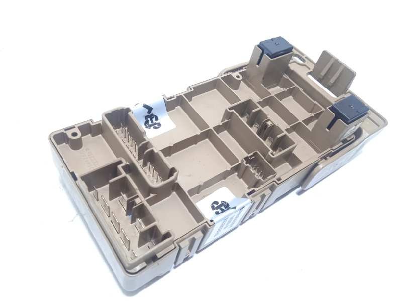 Recambio de caja reles / fusibles para subaru tribeca b9 classic referencia OEM IAM 82201XA06A  