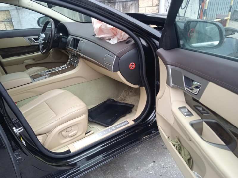 jaguar xf del año 2010