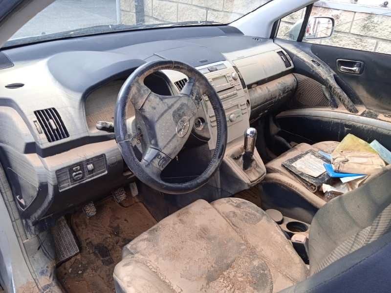 toyota corolla verso (r1) del año 2004