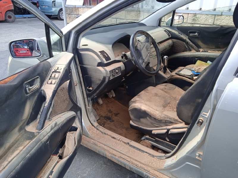 toyota corolla verso (r1) del año 2004