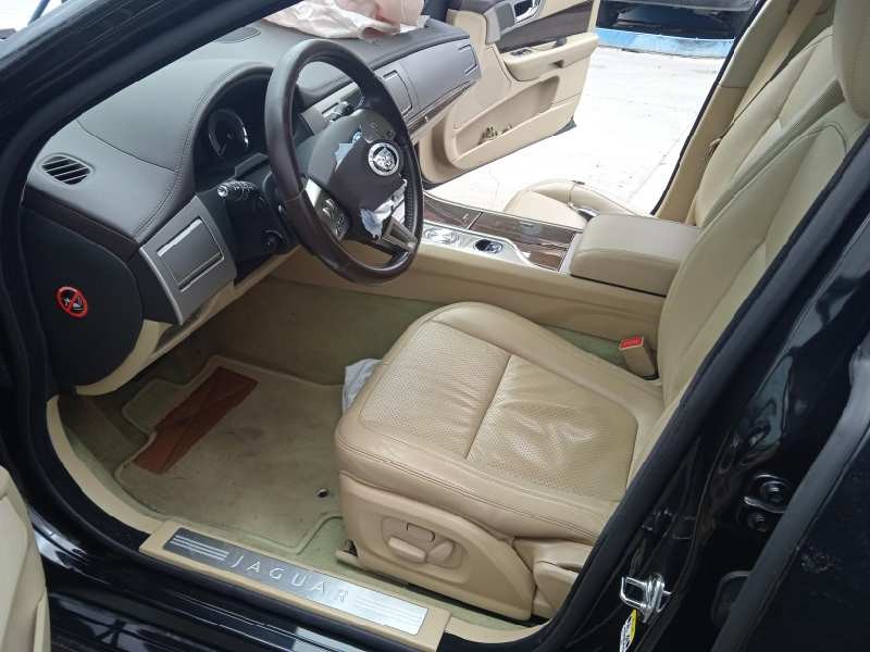 jaguar xf del año 2010