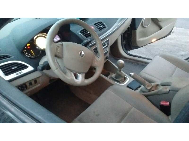 renault megane iii berlina 5 p del año 2008