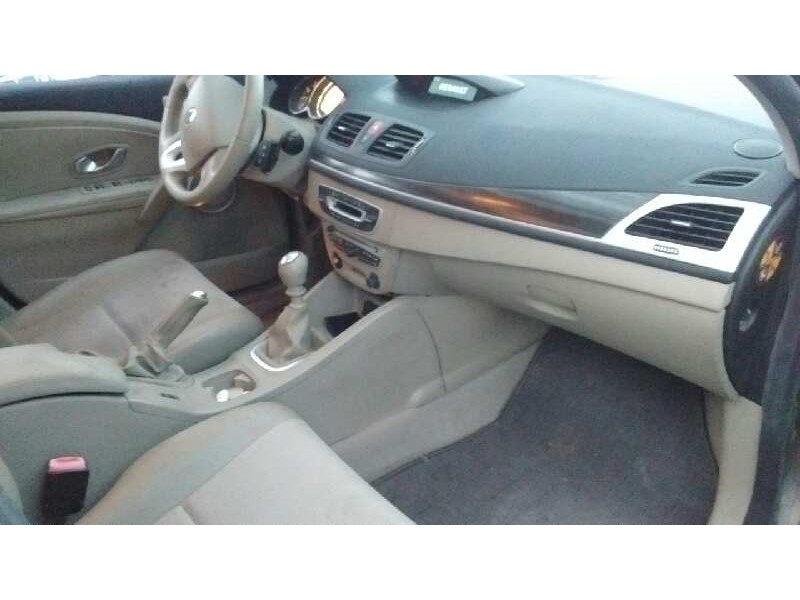 renault megane iii berlina 5 p del año 2008