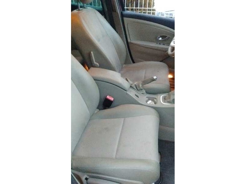 renault megane iii berlina 5 p del año 2008