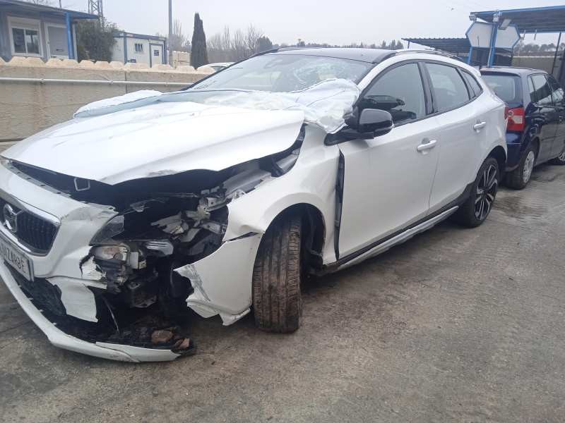 volvo v40 cross country del año 2016