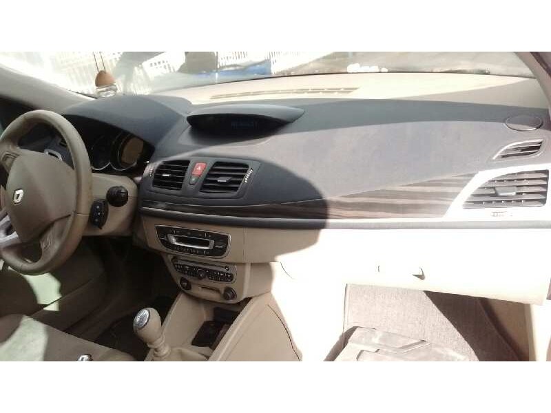 renault megane iii berlina 5 p del año 2008