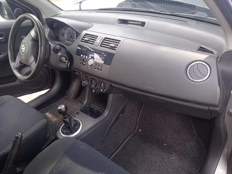 suzuki swift berlina (mz) del año 2010