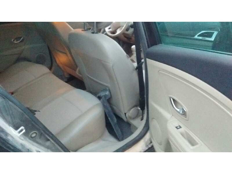 renault megane iii berlina 5 p del año 2008