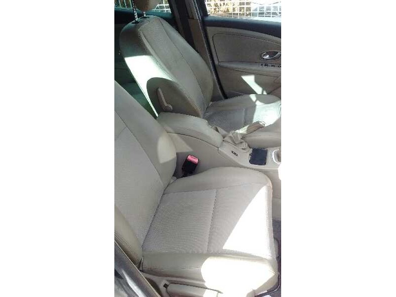 renault megane iii berlina 5 p del año 2008