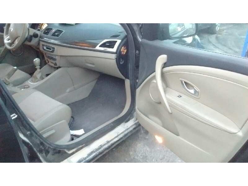 renault megane iii berlina 5 p del año 2008