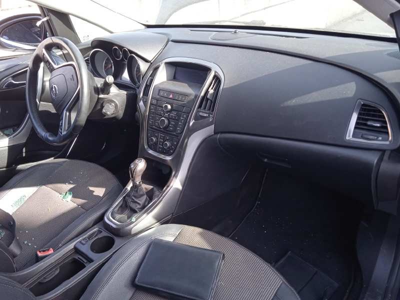 opel astra j lim. del año 2011