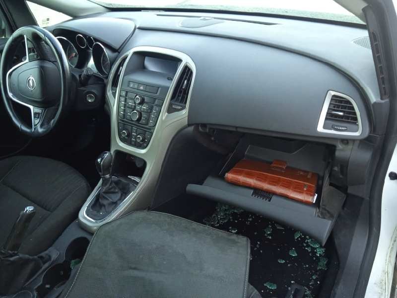 opel astra j lim. del año 2011