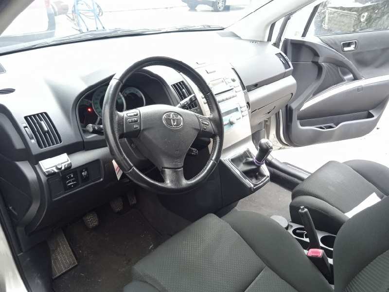 toyota corolla verso (r1) del año 2006